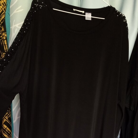 🌠 #83) Linda Leal Black Dolman Sleeves Top with Embellishment Down Sleevs - Picture 6 of 6